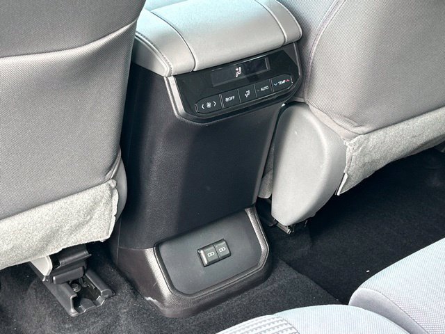Used 2022 Toyota Highlander LE AWD/4WD image 37