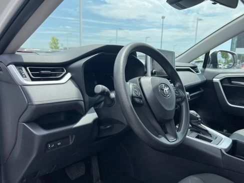 Used 2025 Toyota RAV4 XLE FWD image 9