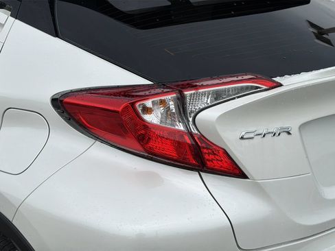 Used 2021 Toyota C-HR Limited FWD image 7