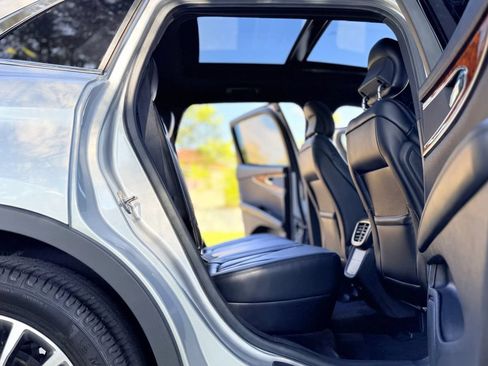 Used 2018 Lincoln MKX Reserve FWD image 17
