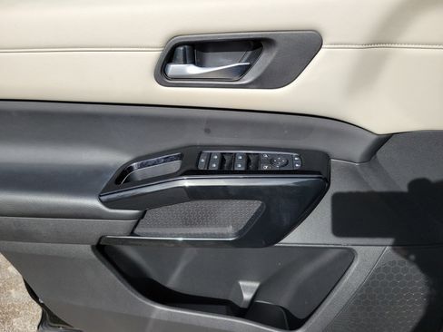 Used 2022 Nissan Pathfinder SV w/ SV Premium Package image 22