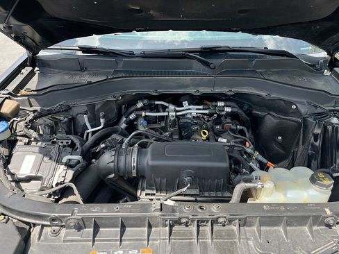 Used 2022 Ford Explorer XLT w/ Equipment Group 202A AWD/4WD image 32