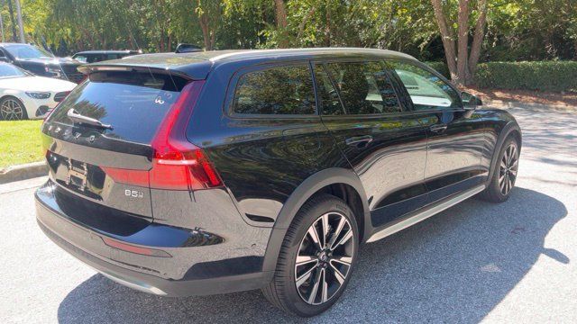 Used 2026 Volvo V60 B5 Cross Country Ultra AWD/4WD image 9