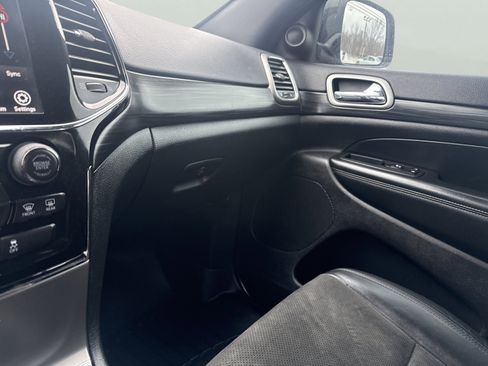 Used 2020 Jeep Grand Cherokee Altitude image 18