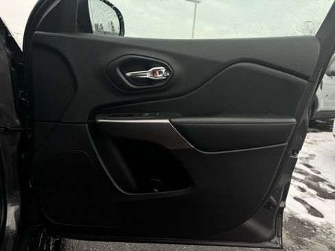 Certified 2021 Jeep Cherokee Latitude Lux w/ Comfort/Convenience Group image 17