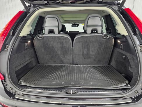 Used 2016 Volvo XC90 T6 Momentum AWD/4WD image 16
