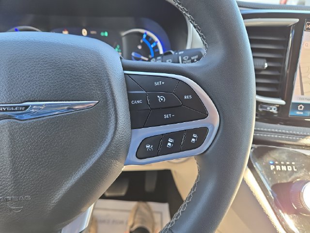 Used 2024 Chrysler Pacifica Limited FWD image 22