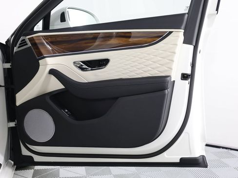 New 2026 Bentley Flying Spur Plug-In Hybrid image 29