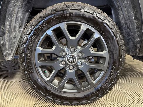 Used 2023 Toyota Tundra Platinum AWD/4WD image 20