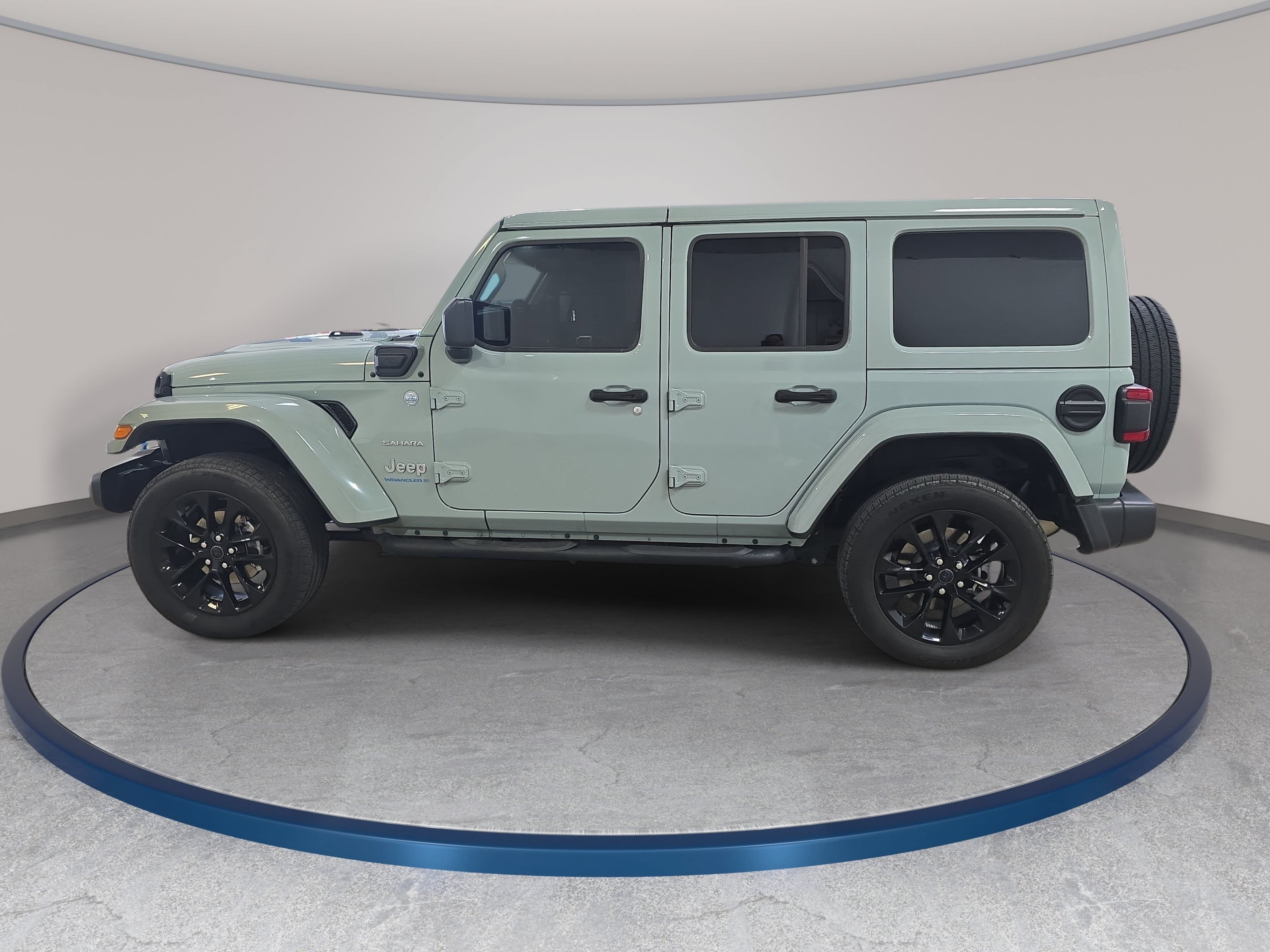 Used 2024 Jeep Wrangler Unlimited Sahara w/ Technology Group AWD/4WD image 9