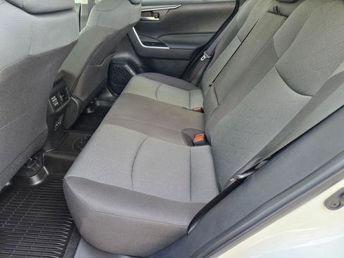 Used 2025 Toyota RAV4 XLE image 19