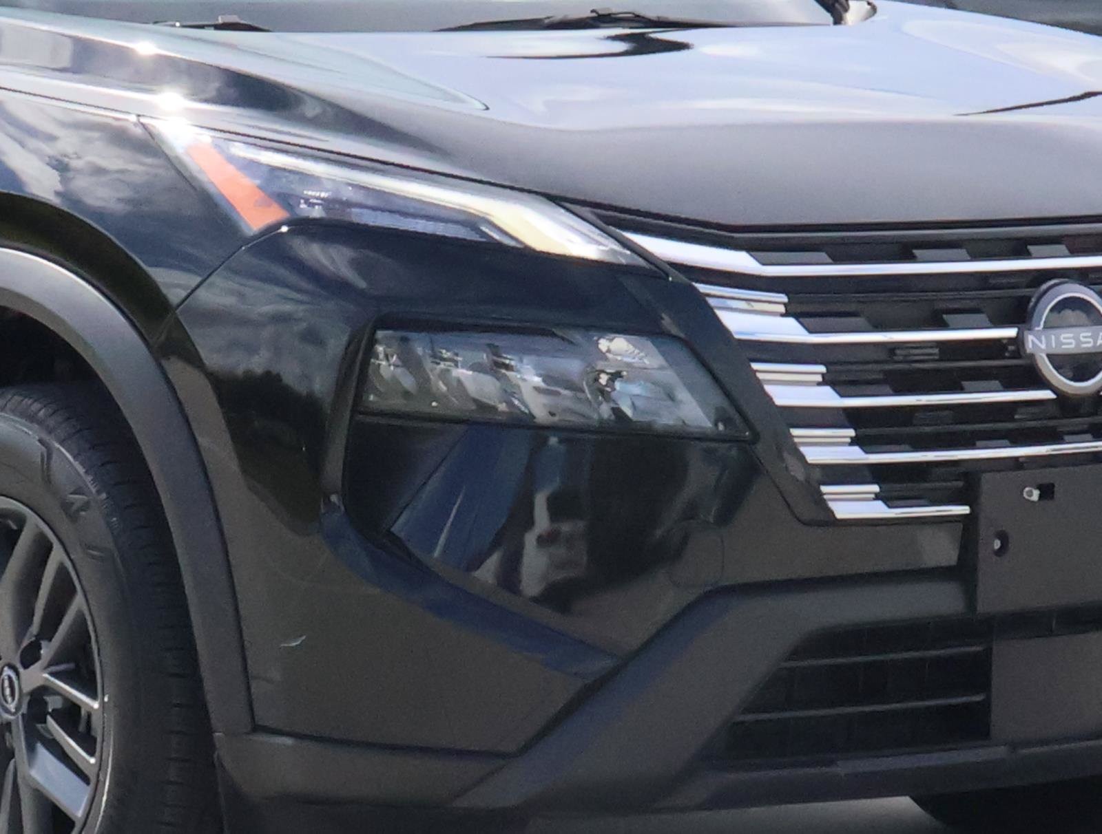 Used 2025 Nissan Rogue S FWD image 7