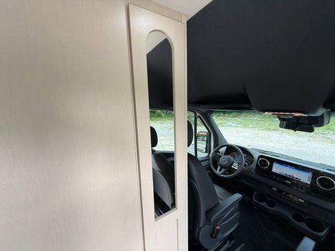 Used 2022 Mercedes-Benz Sprinter 3500 image 28