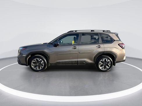 Used 2025 Subaru Forester Premium image 5