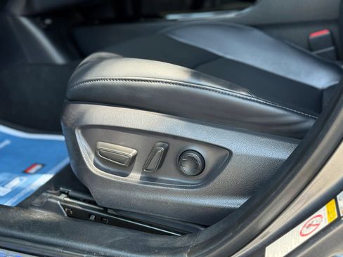 Used 2019 Toyota Prius Prime Advanced w/ Carpet Mat Package FWD image 28