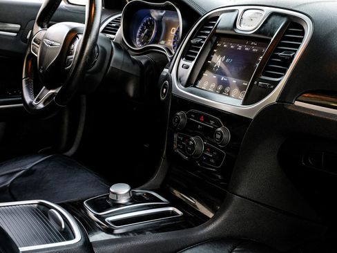 Used 2017 Chrysler 300 Limited w/ Value Package image 29