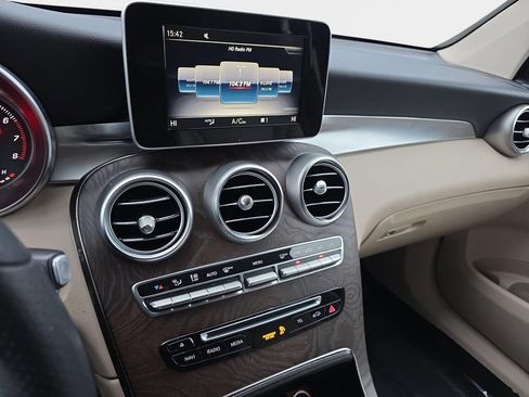 Used 2018 Mercedes-Benz GLC 300 4MATIC image 27