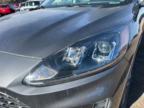 Used 2021 Ford Escape SE image 10