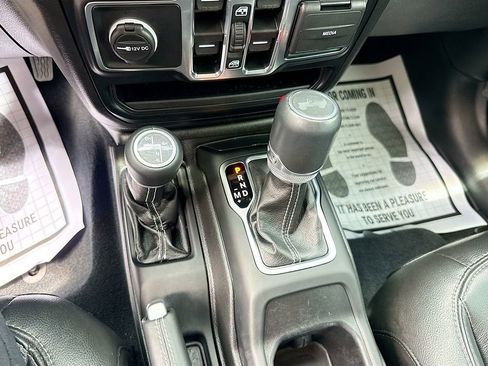 Used 2022 Jeep Wrangler Unlimited Sahara image 18