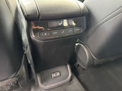 Used 2022 Toyota Highlander XLE image 20