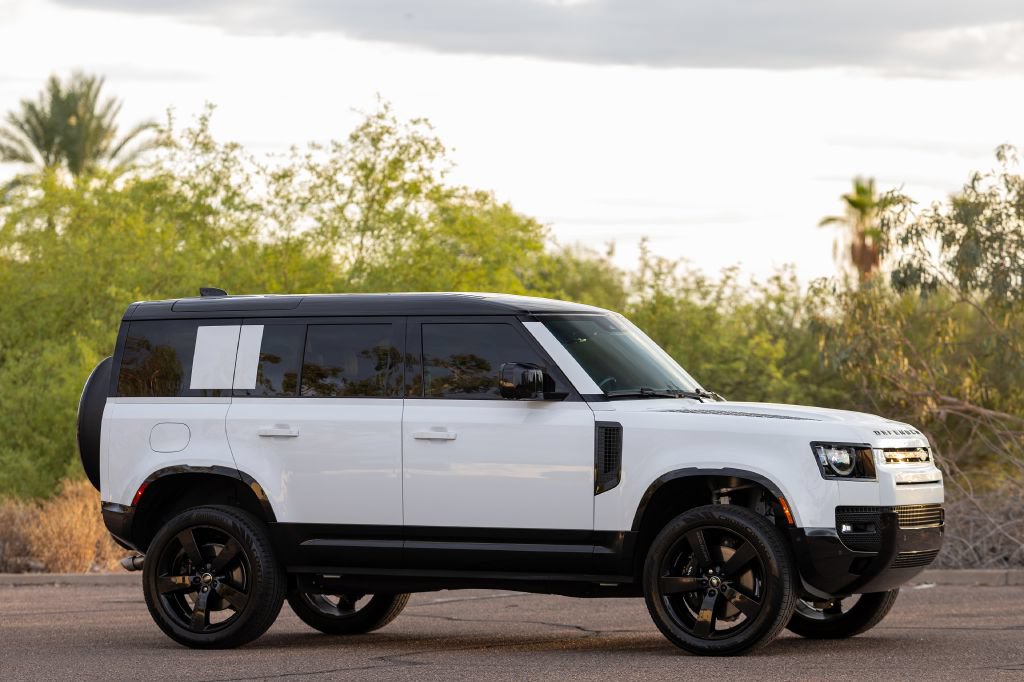 Used 2025 Land Rover Defender 110 V8 AWD/4WD image 8