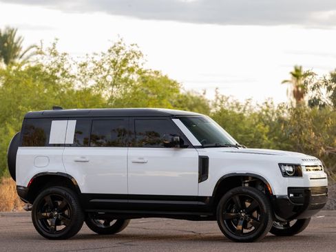 Used 2025 Land Rover Defender 110 V8 AWD/4WD image 8