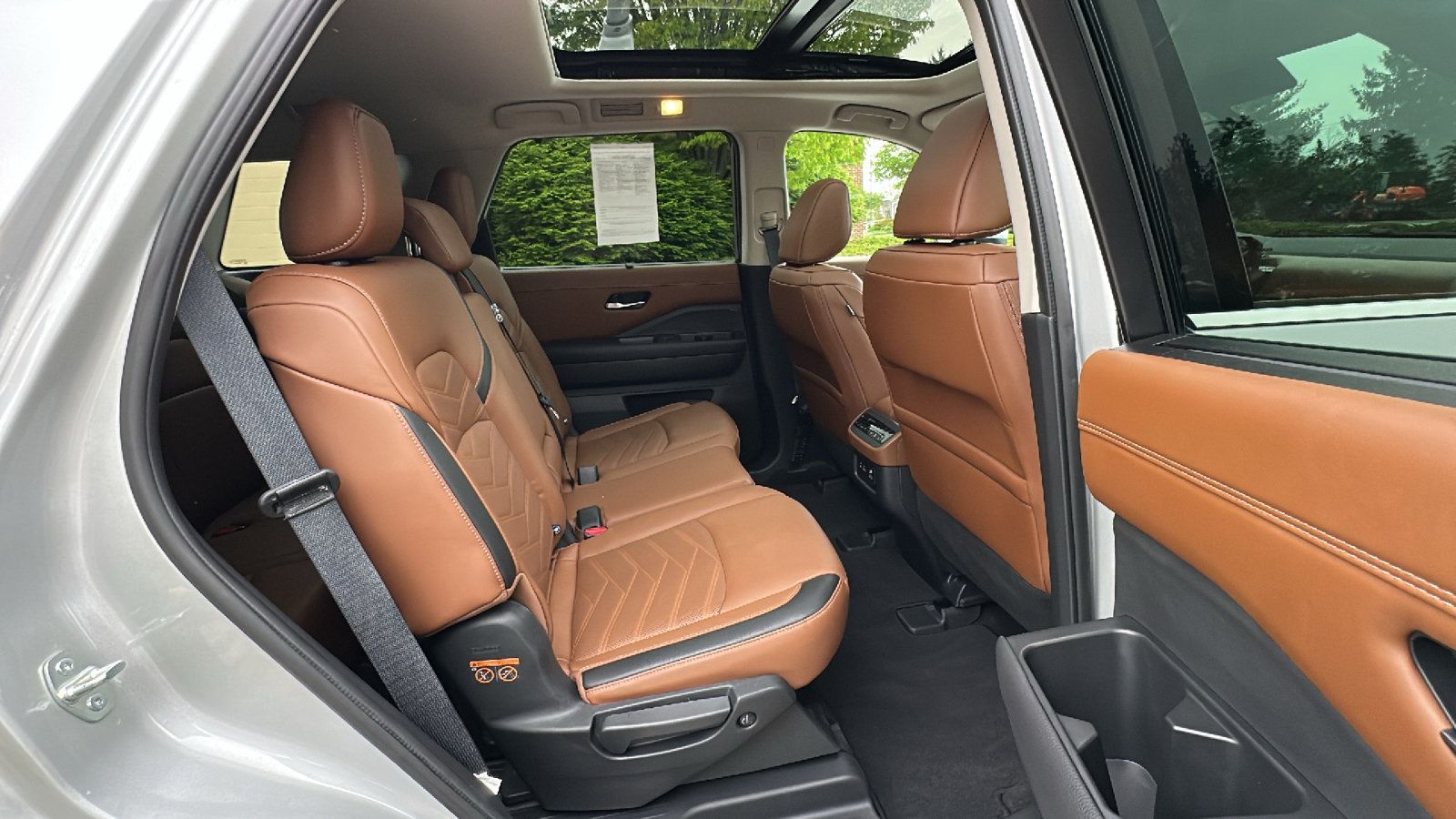Certified 2024 Nissan Pathfinder Platinum w/ Cargo Package AWD/4WD image 24