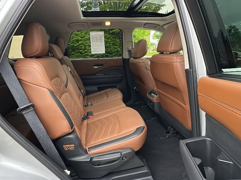 Certified 2024 Nissan Pathfinder Platinum w/ Cargo Package AWD/4WD image 24