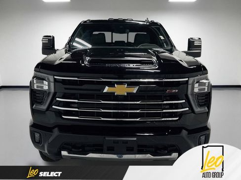 Used 2025 Chevrolet Silverado 3500 LT w/ Z71 Chrome Sport Edition AWD/4WD image 2