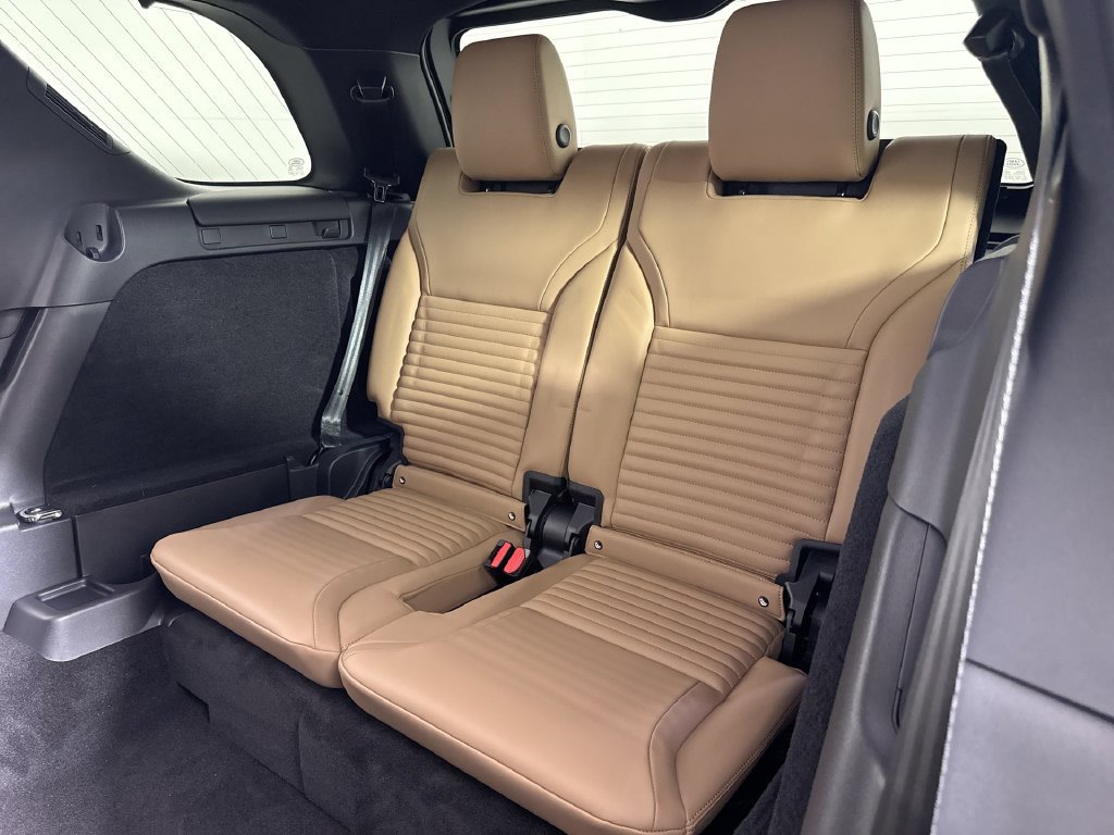 New 2026 Land Rover Discovery Limited Edition AWD/4WD image 21