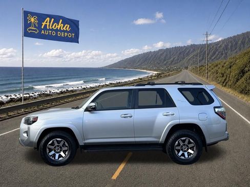 Used 2022 Toyota 4Runner TRD Off-Road Premium AWD/4WD image 2