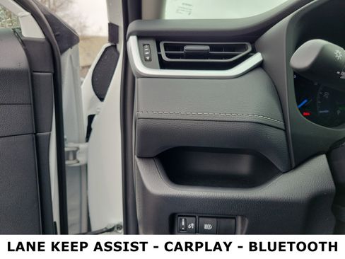 Used 2025 Toyota RAV4 XLE image 20