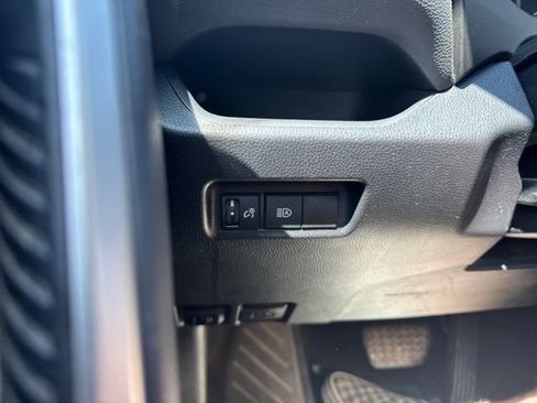 Used 2019 Toyota RAV4 XLE FWD image 18