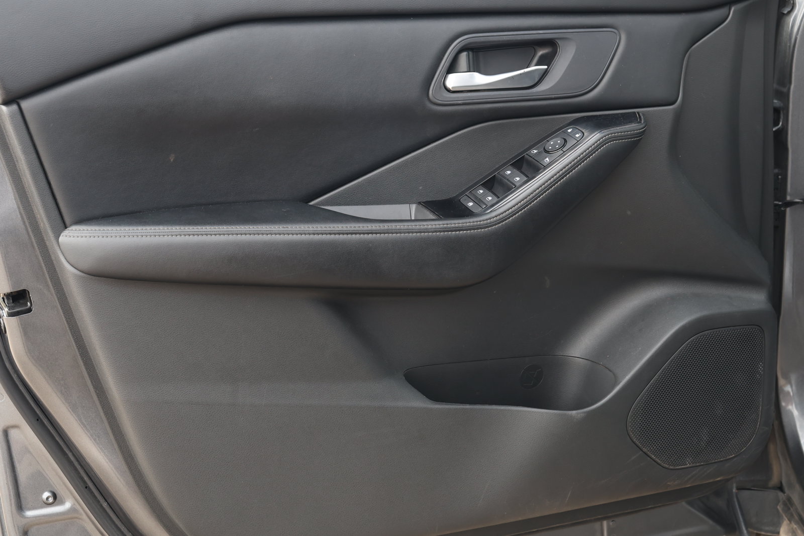 Used 2025 Nissan Rogue SV AWD/4WD image 26