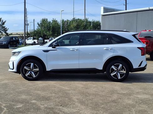 Used 2023 Kia Sorento S w/ Panoramic Sunroof Package FWD image 5