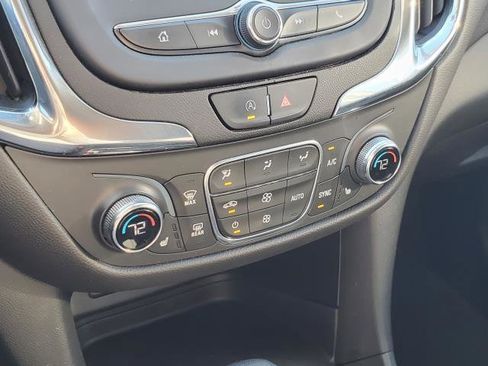 Used 2022 Chevrolet Equinox LT image 18