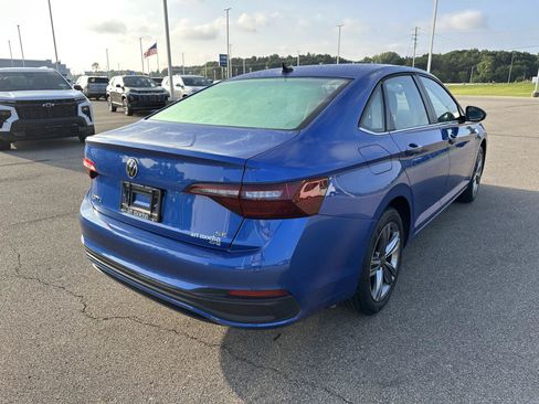 Used 2024 Volkswagen Jetta SE FWD image 7
