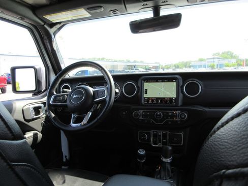 Used 2023 Jeep Wrangler Unlimited Sahara w/ LED Lighting Group AWD/4WD image 23