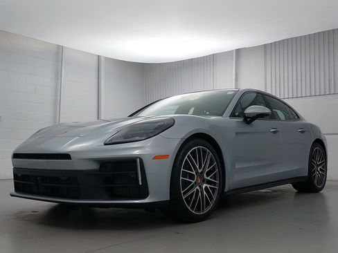 New 2026 Porsche Panamera 4 image 1
