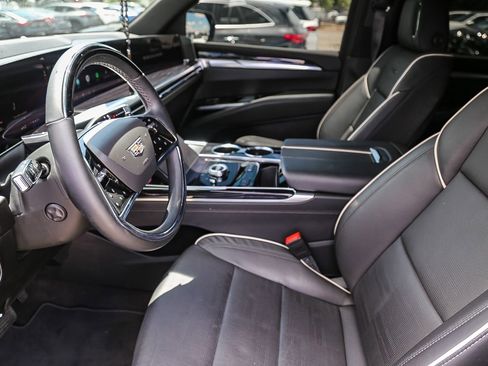 Used 2025 Cadillac Escalade Sport w/ Touring Package AWD/4WD image 5