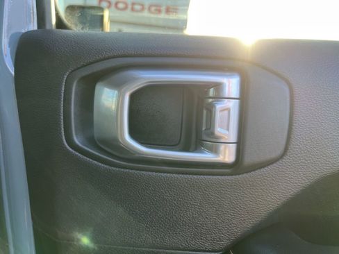 Used 2025 Jeep Wrangler Unlimited Sahara AWD/4WD image 41