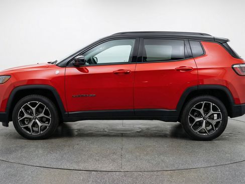 Used 2025 Jeep Compass Limited AWD/4WD image 5