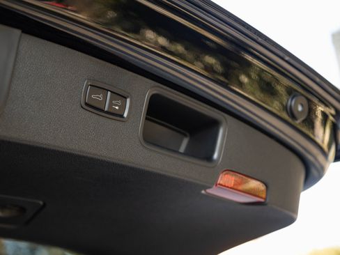 Certified 2026 Porsche Macan image 31