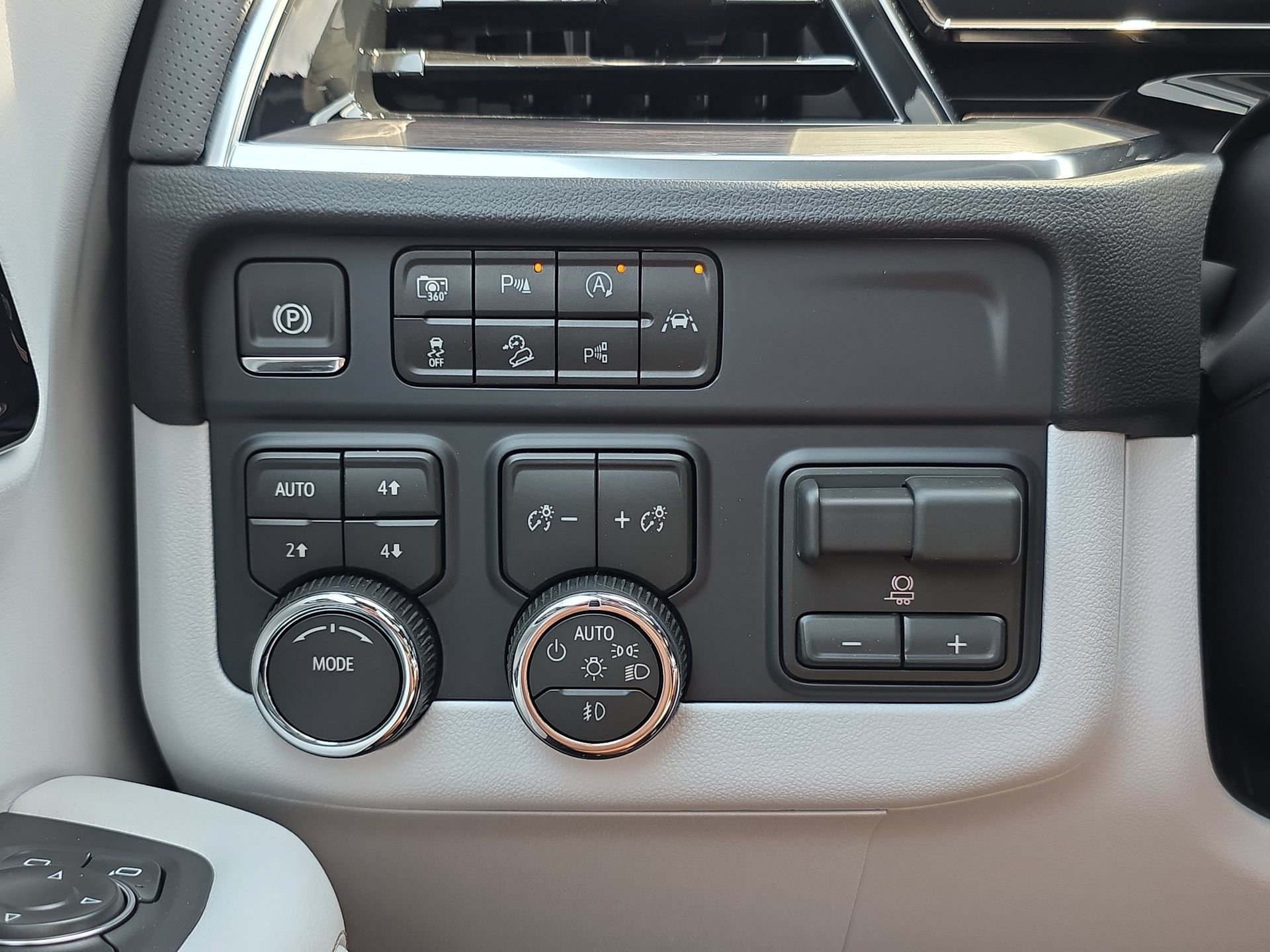 New 2026 Chevrolet Tahoe Premier w/ Sun And Tow Package AWD/4WD image 27