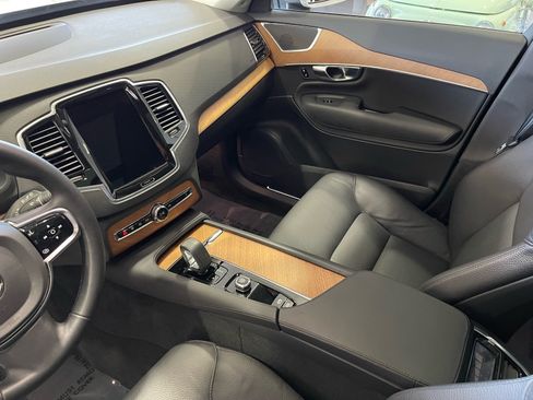 Used 2025 Volvo XC90 B5 Plus w/ Protection Package Premier AWD/4WD image 28