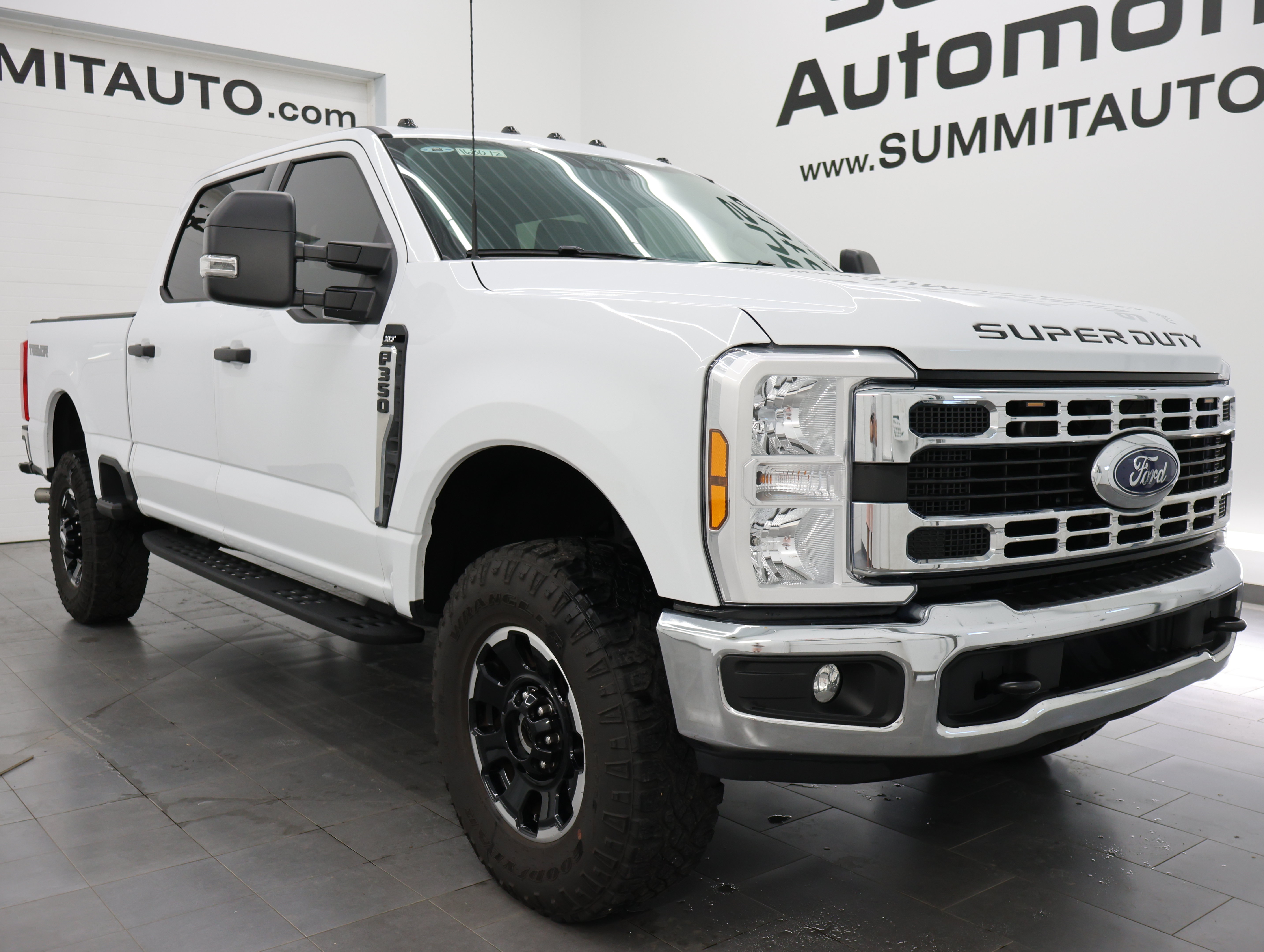 Used 2025 Ford F350 XLT w/ Tremor Off-Road Package AWD/4WD image 2