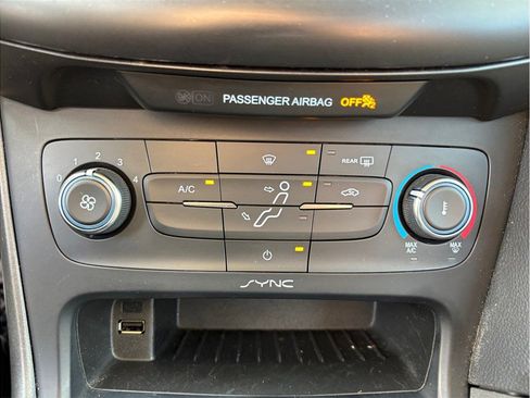 Used 2016 Ford Focus SE w/ Equipment Group 201A image 25