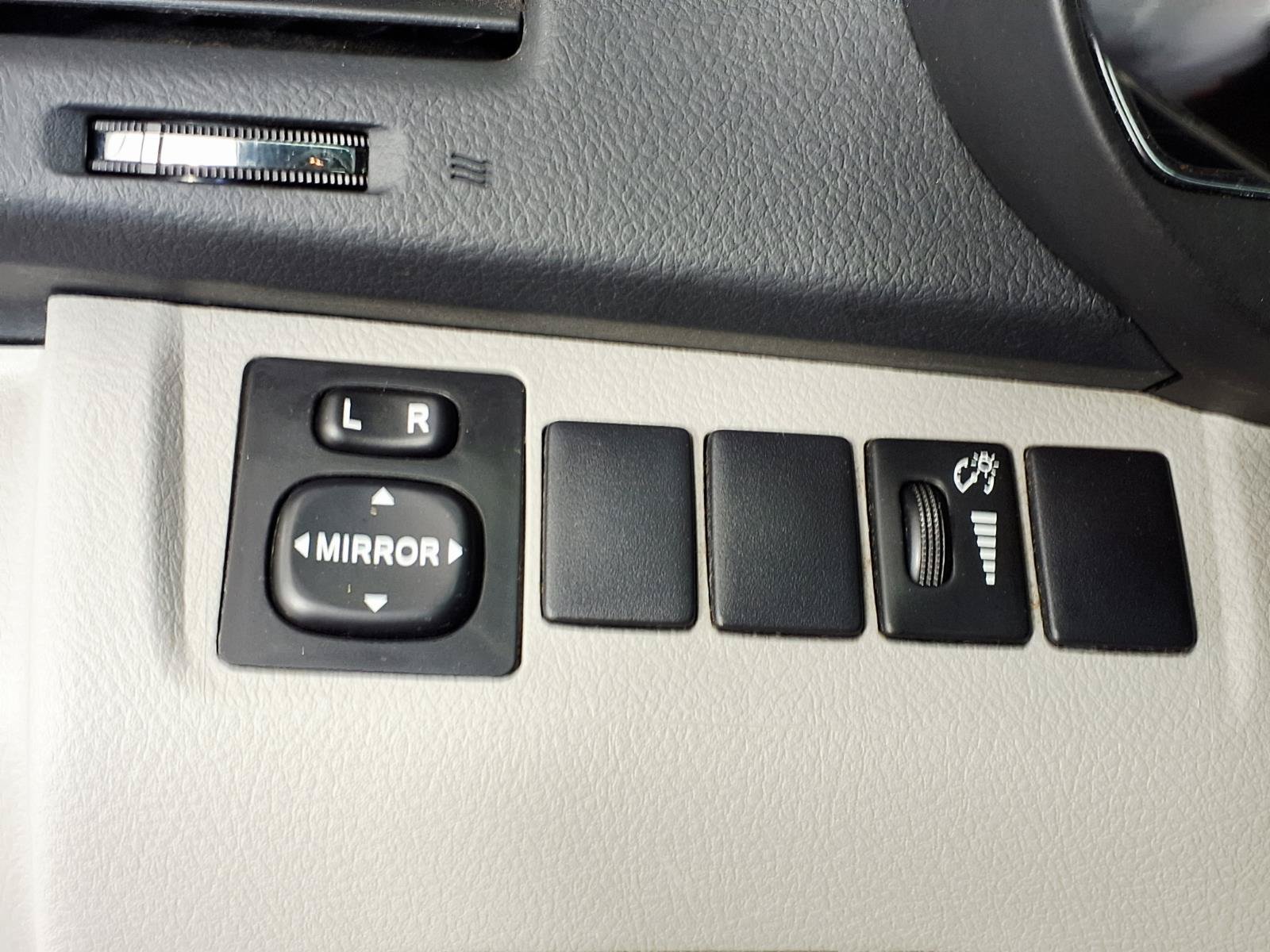 Used 2010 Toyota Highlander 2WD w/ Convenience Pkg image 14
