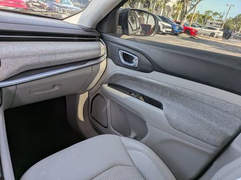 Certified 2022 Jeep Compass Latitude FWD image 12