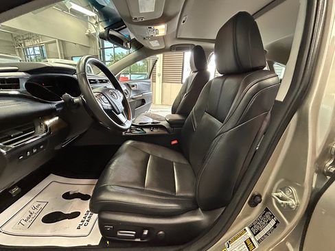 Used 2013 Toyota Avalon Limited w/ Technology Pkg FWD image 55